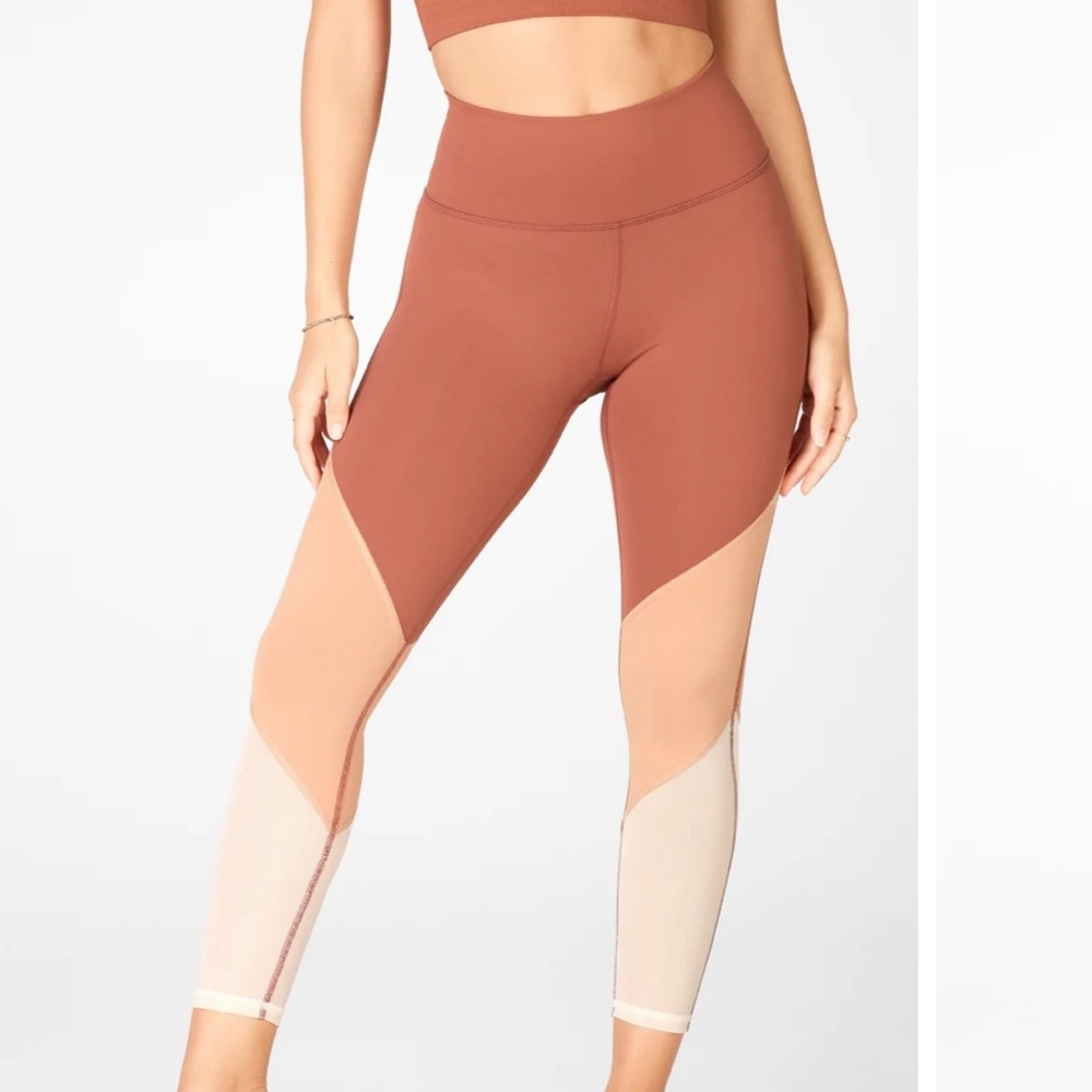 NWT‎ Fabletics Zone High-Waisted 7/8 Leggings Size Medium